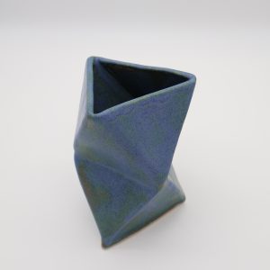 vases original forme géométrique fait a la main de façon artisanale vases en céramique