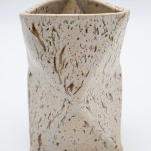 vases original forme géométrique fait a la main de façon artisanale vases en céramique