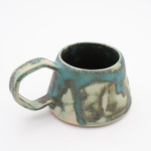 Tasse à café tourné en grès émaillé bleu-vert nuagé